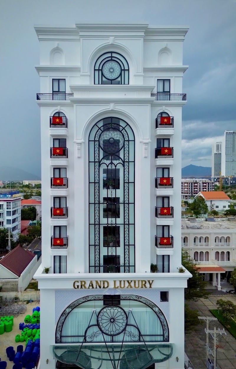 Grand Luxury Hotel